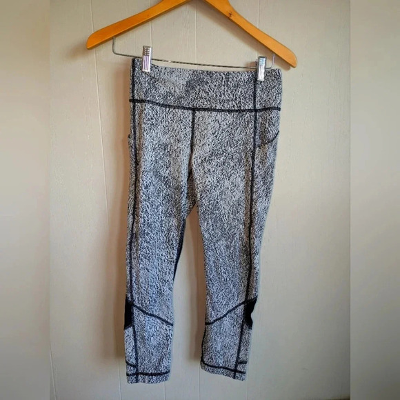 Lululemon Pace Rival CropPower Luxtreme Spray‎ Jacquard White Black size 6 - Picture 6 of 6